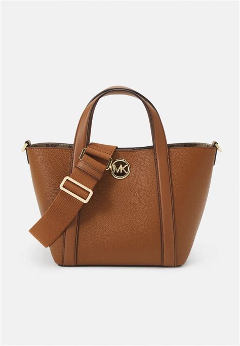 michael kors material utilizado en sus bolsos|Michael Kors luggage clearance.